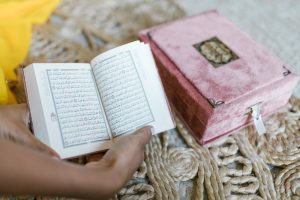 Keutamaan Membaca Al Quran – Menemukan Hikmah dan Kebaikan
